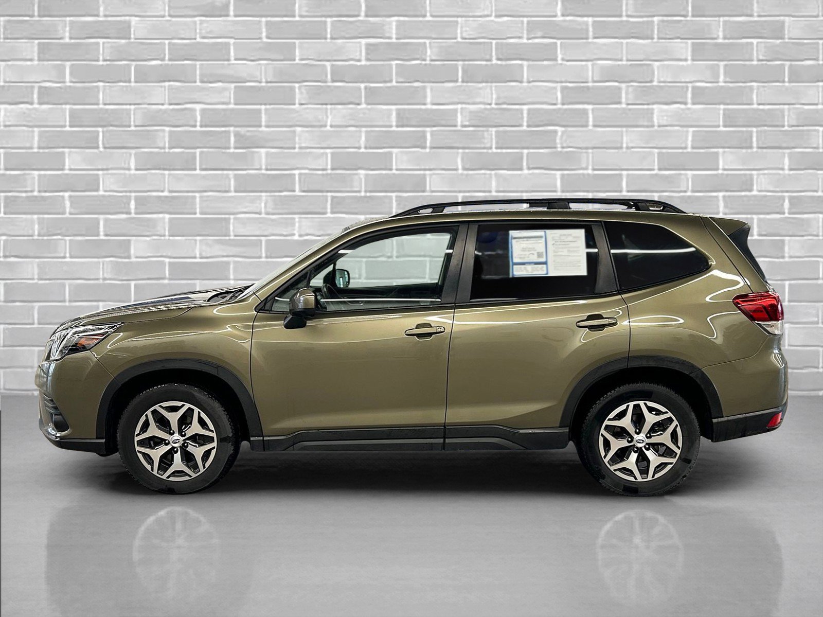 Used 2023 Subaru Forester Premium image 2