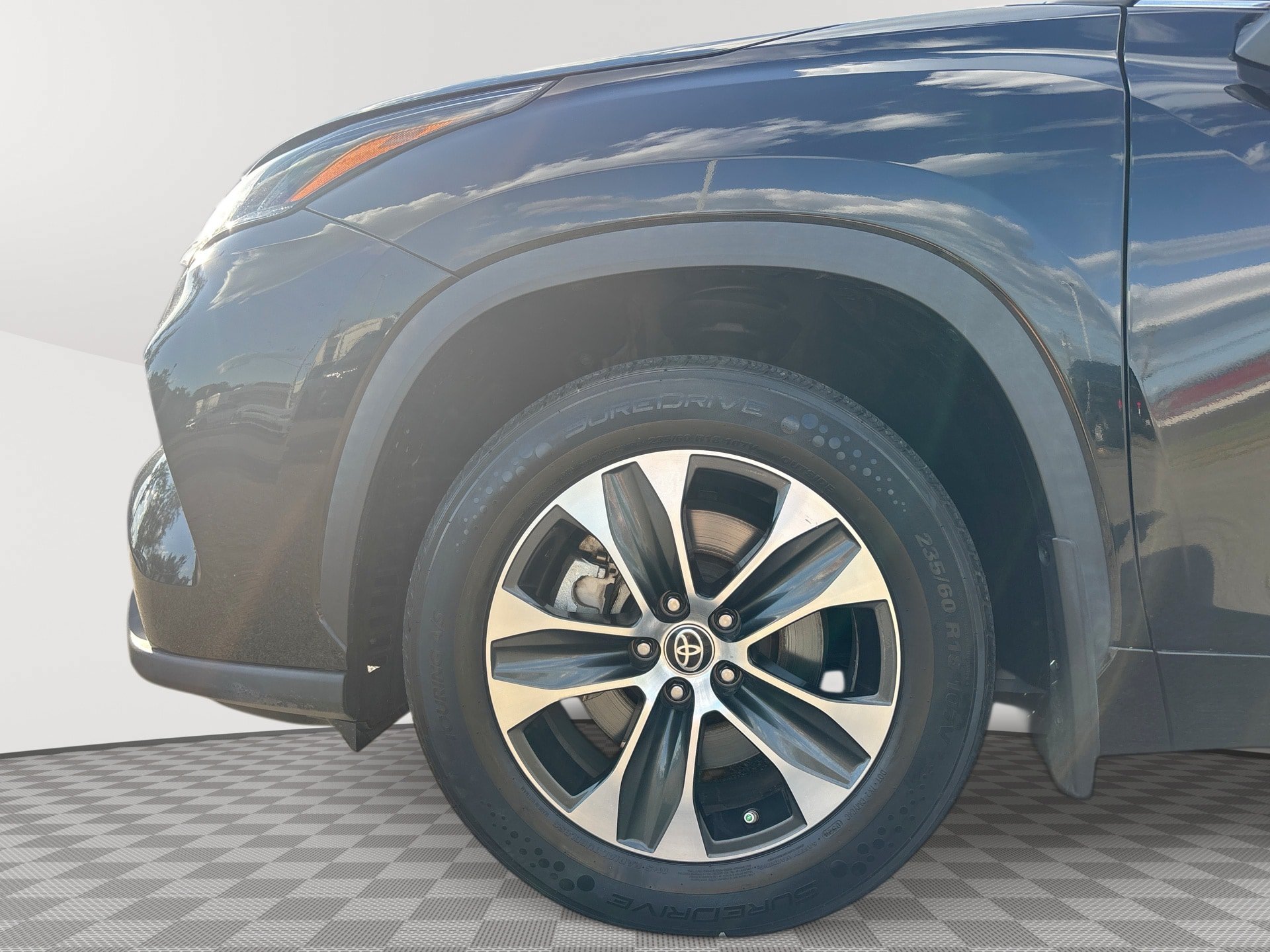 Used 2021 Toyota Highlander XLE AWD/4WD image 19