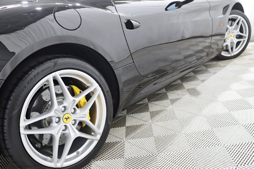 Used 2016 Ferrari California T RWD image 12