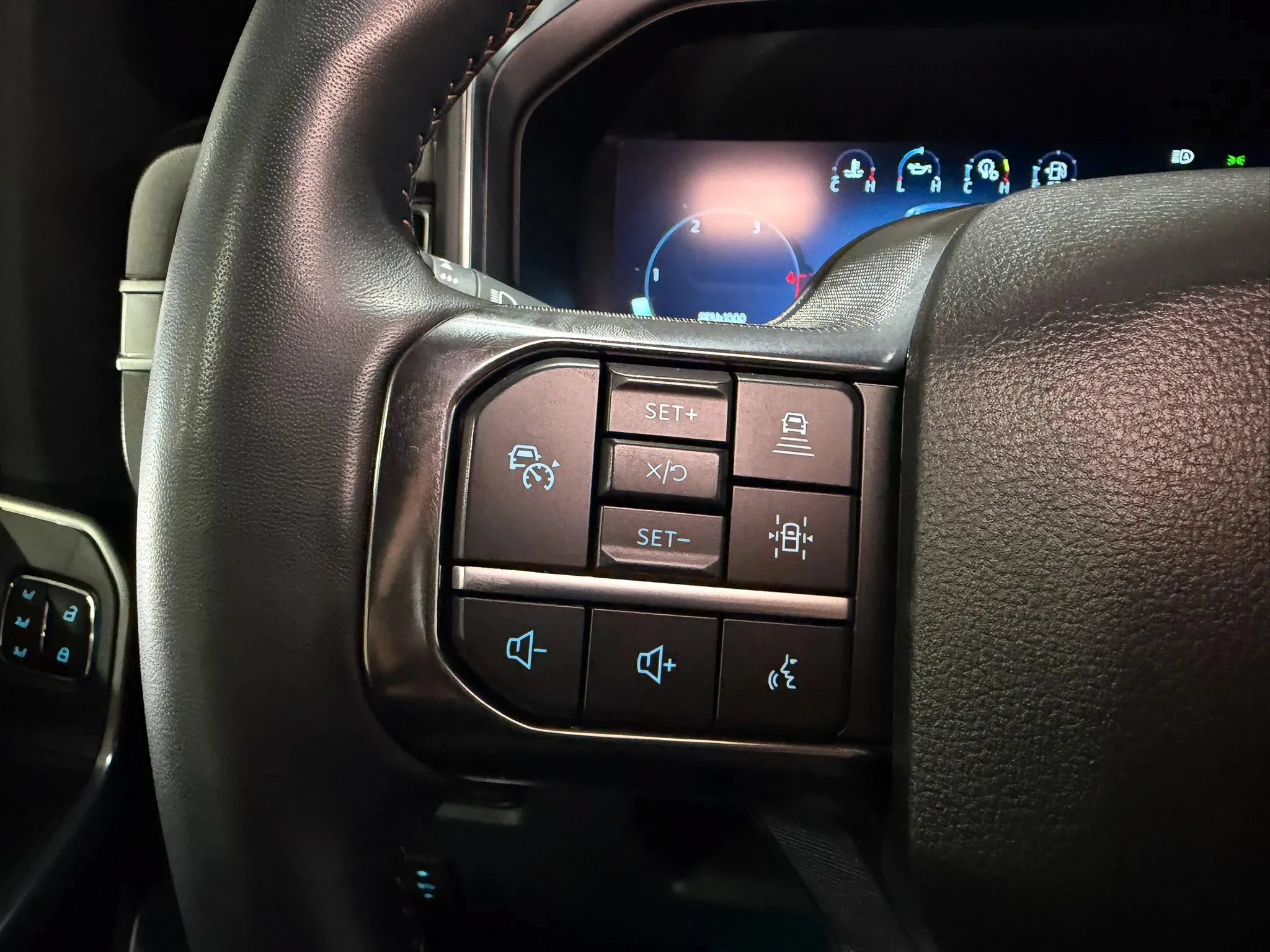 Used 2023 Ford F450 Platinum AWD/4WD image 26