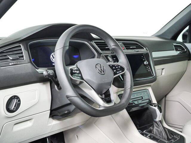 Used 2024 Volkswagen Tiguan SE R-Line FWD image 5