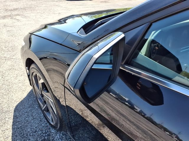 Used 2025 Hyundai Elantra SEL FWD image 45