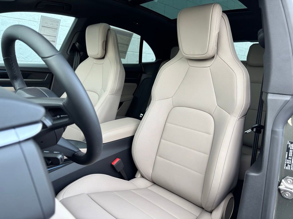 New 2025 Porsche Macan 4 Electric image 5