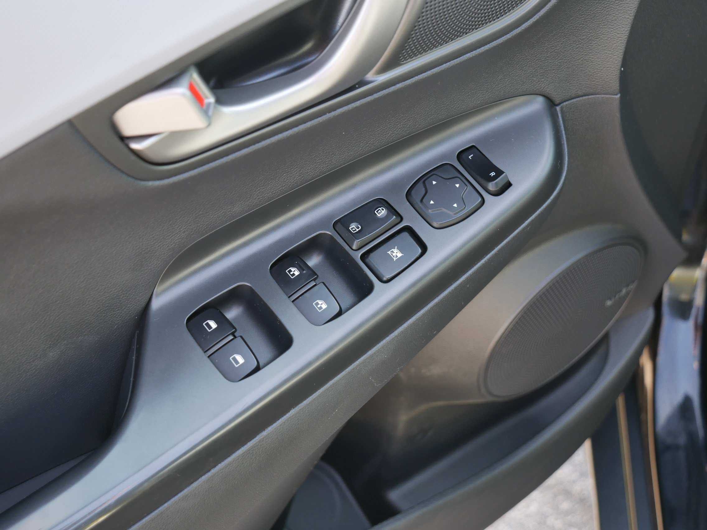 Used 2020 Hyundai Kona Limited AWD/4WD image 19