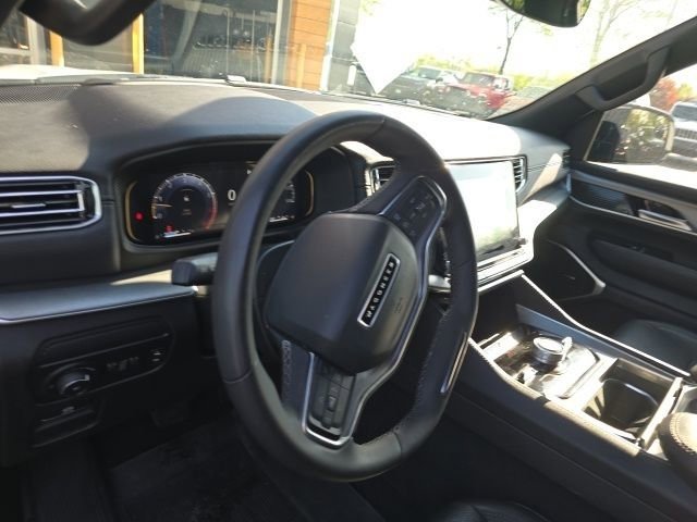 Used 2024 Jeep Wagoneer Series II w/ Convenience Group I AWD/4WD image 11