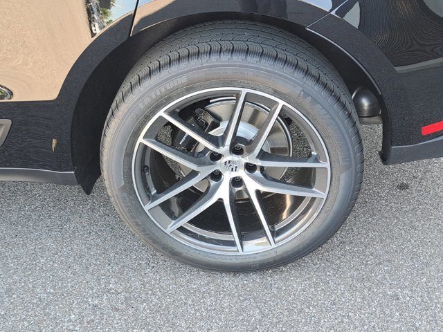 Used 2026 Porsche Macan image 12