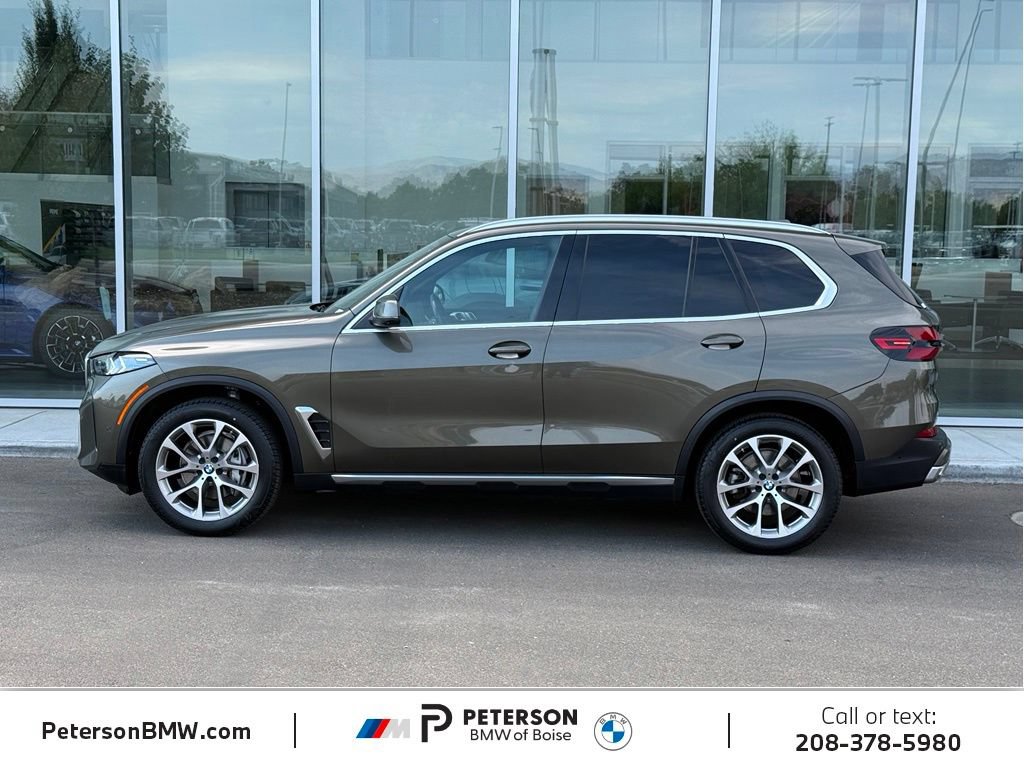 Used 2024 BMW X5 xDrive40i w/ Premium Package AWD/4WD image 2