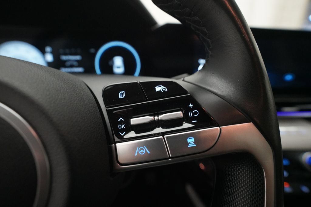 Used 2024 Hyundai Elantra Limited FWD image 18