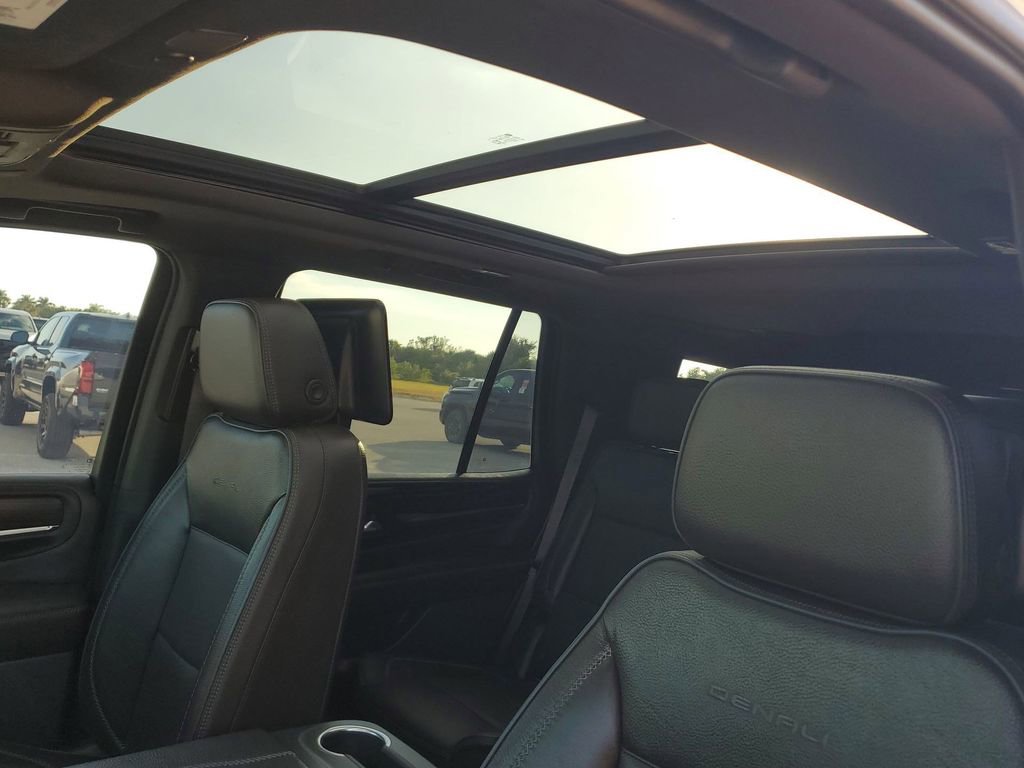 Used 2021 GMC Yukon Denali w/ Denali Ultimate Package image 30