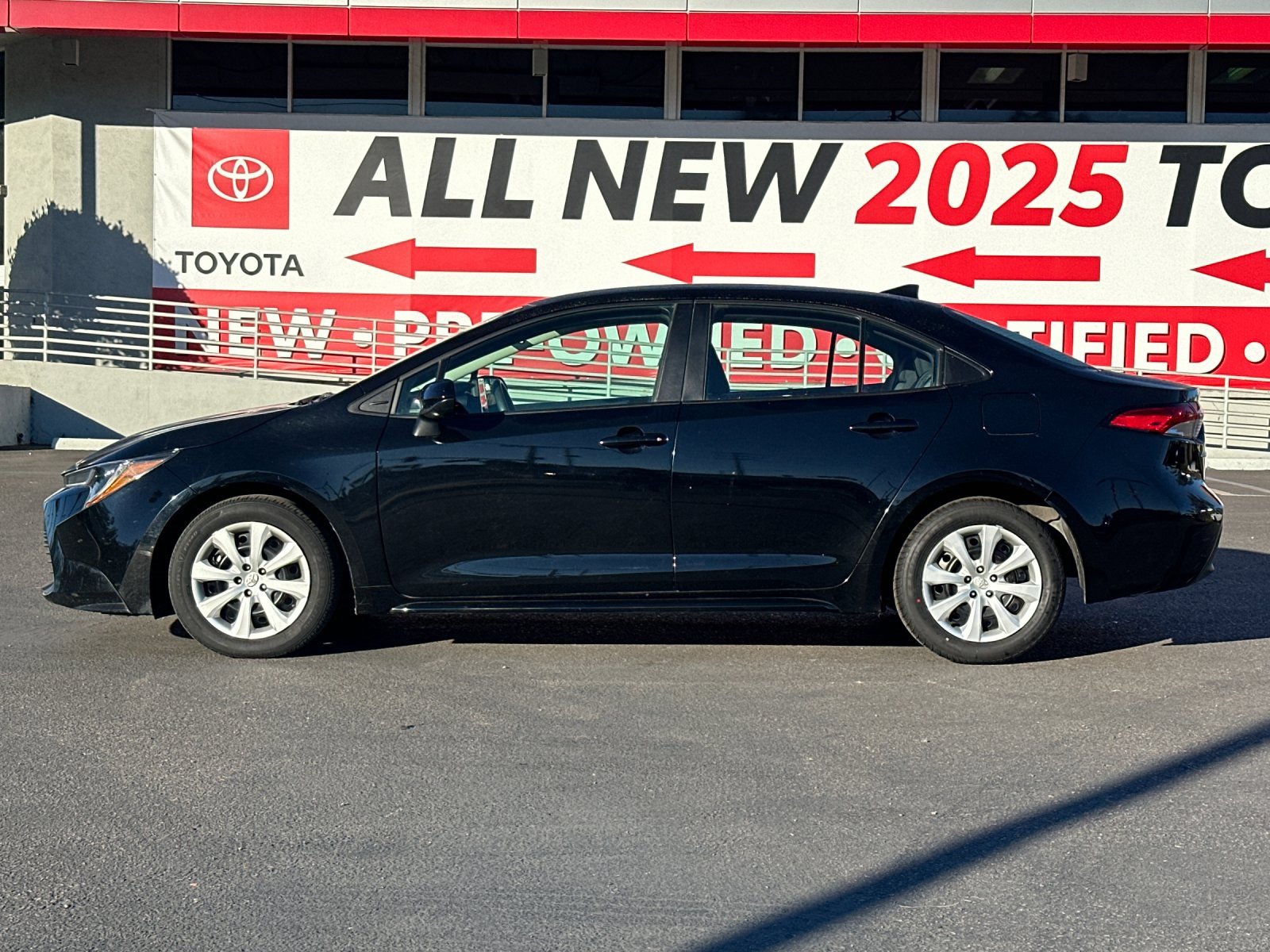 Used 2024 Toyota Corolla LE image 2