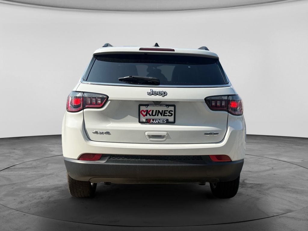 Used 2024 Jeep Compass Latitude AWD/4WD image 8