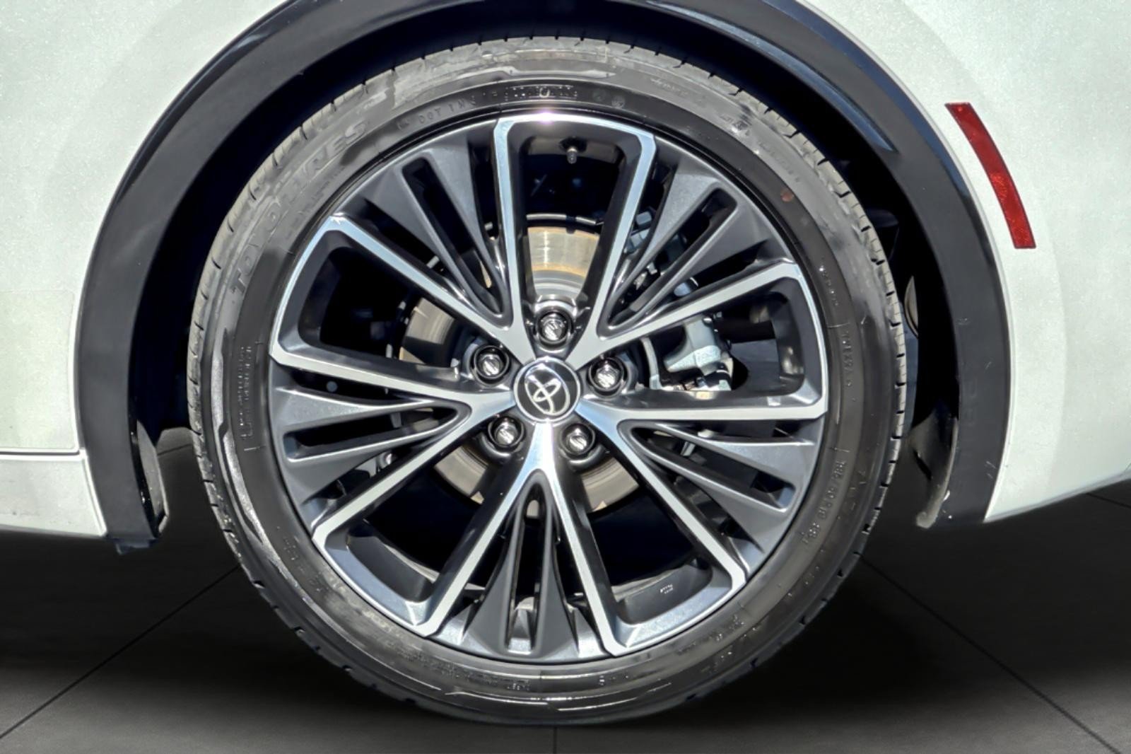 Certified 2025 Toyota Prius XLE FWD image 24