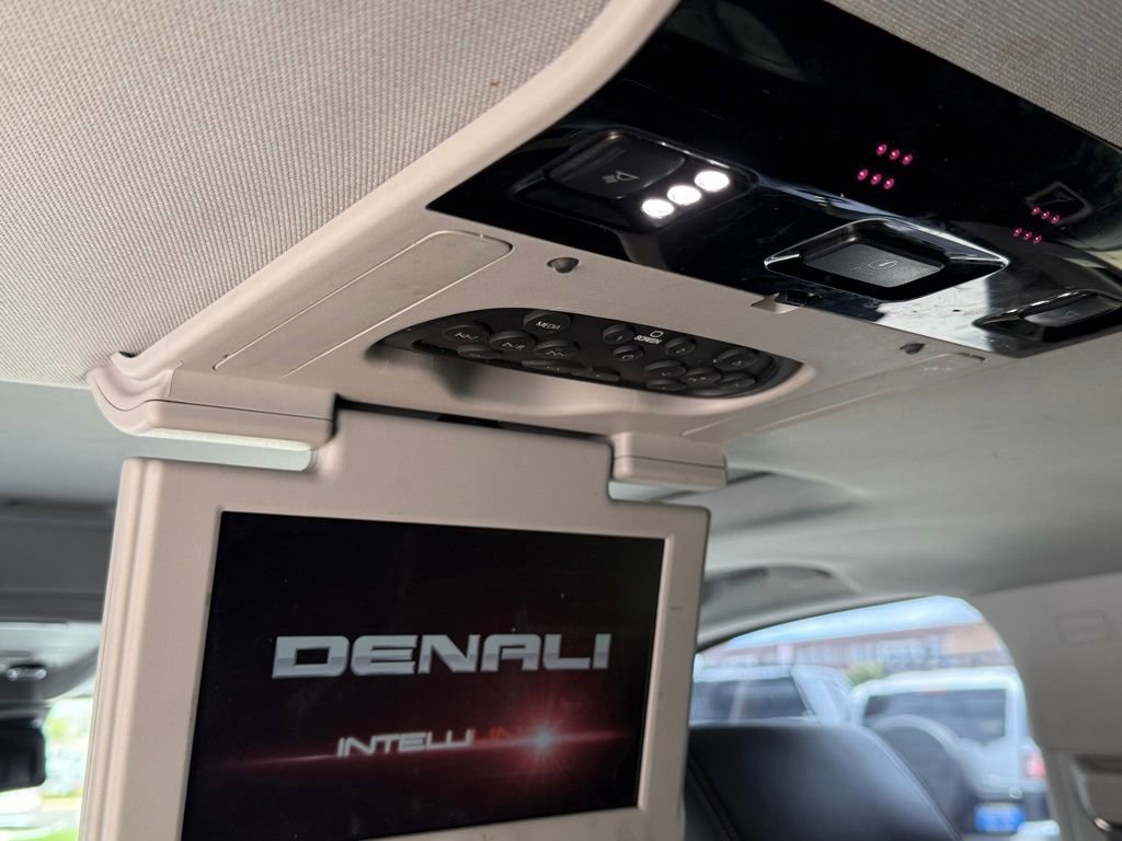 Used 2016 GMC Yukon XL Denali w/ Open Road Package AWD/4WD image 16