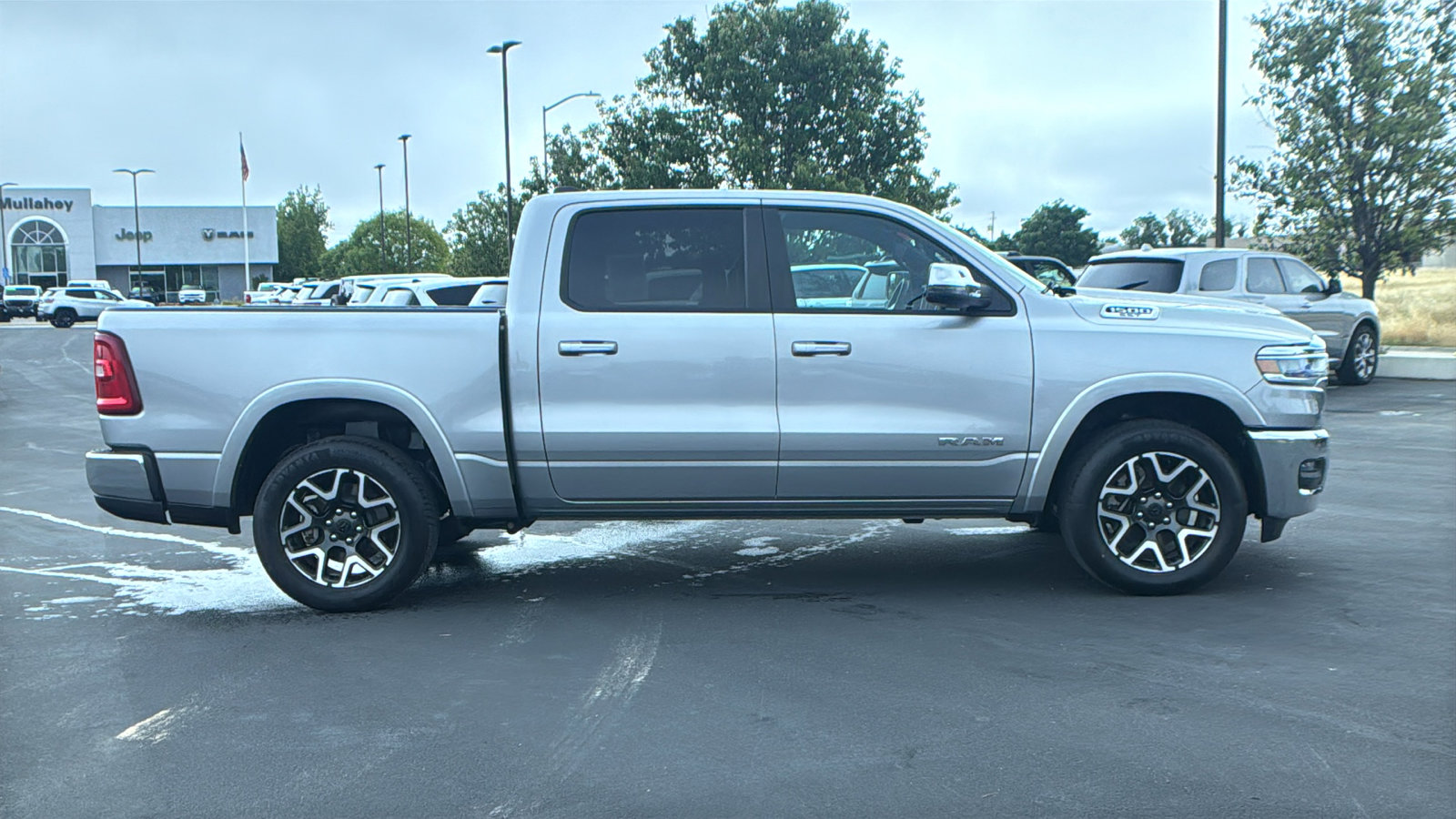 Used 2025 RAM 1500 Laramie AWD/4WD image 2