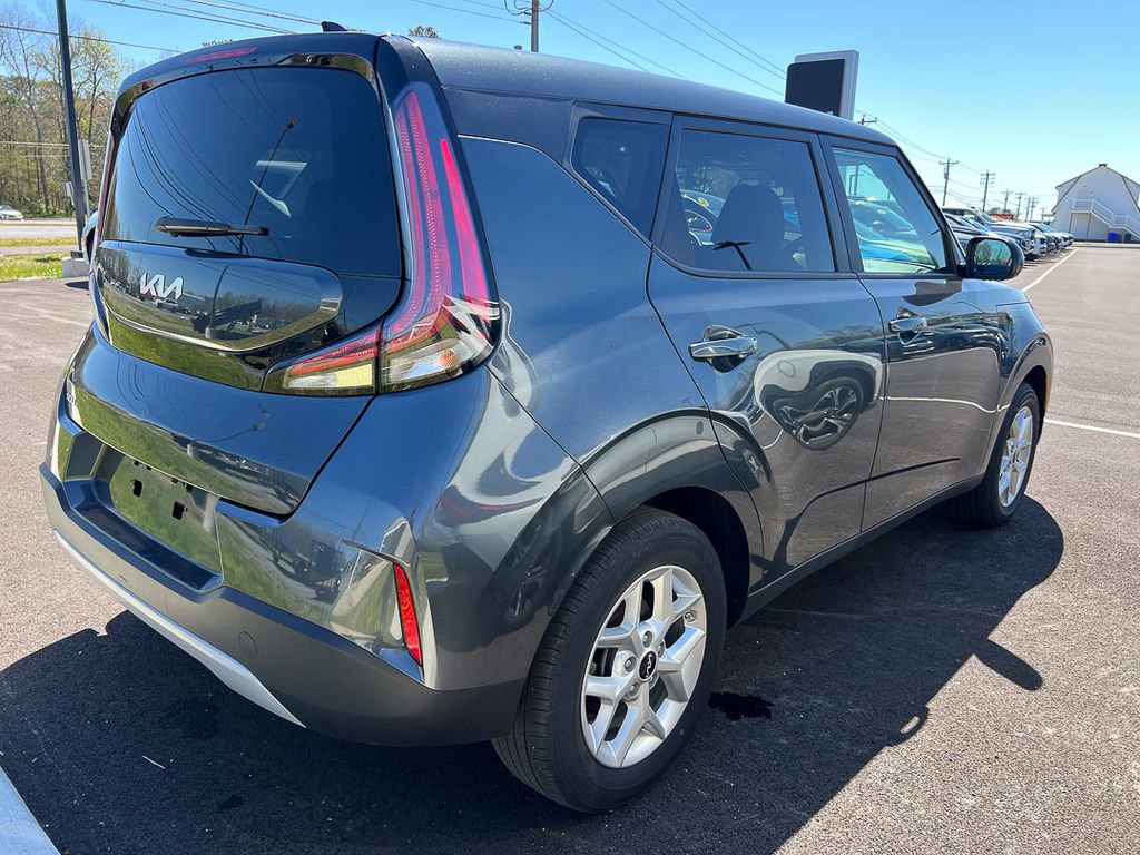 Used 2025 Kia Soul LX w/ LX Technology Package image 5