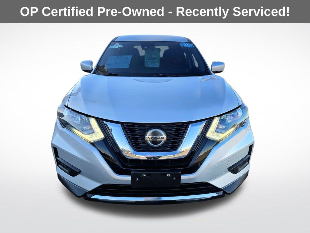 Used 2019 Nissan Rogue S image 2