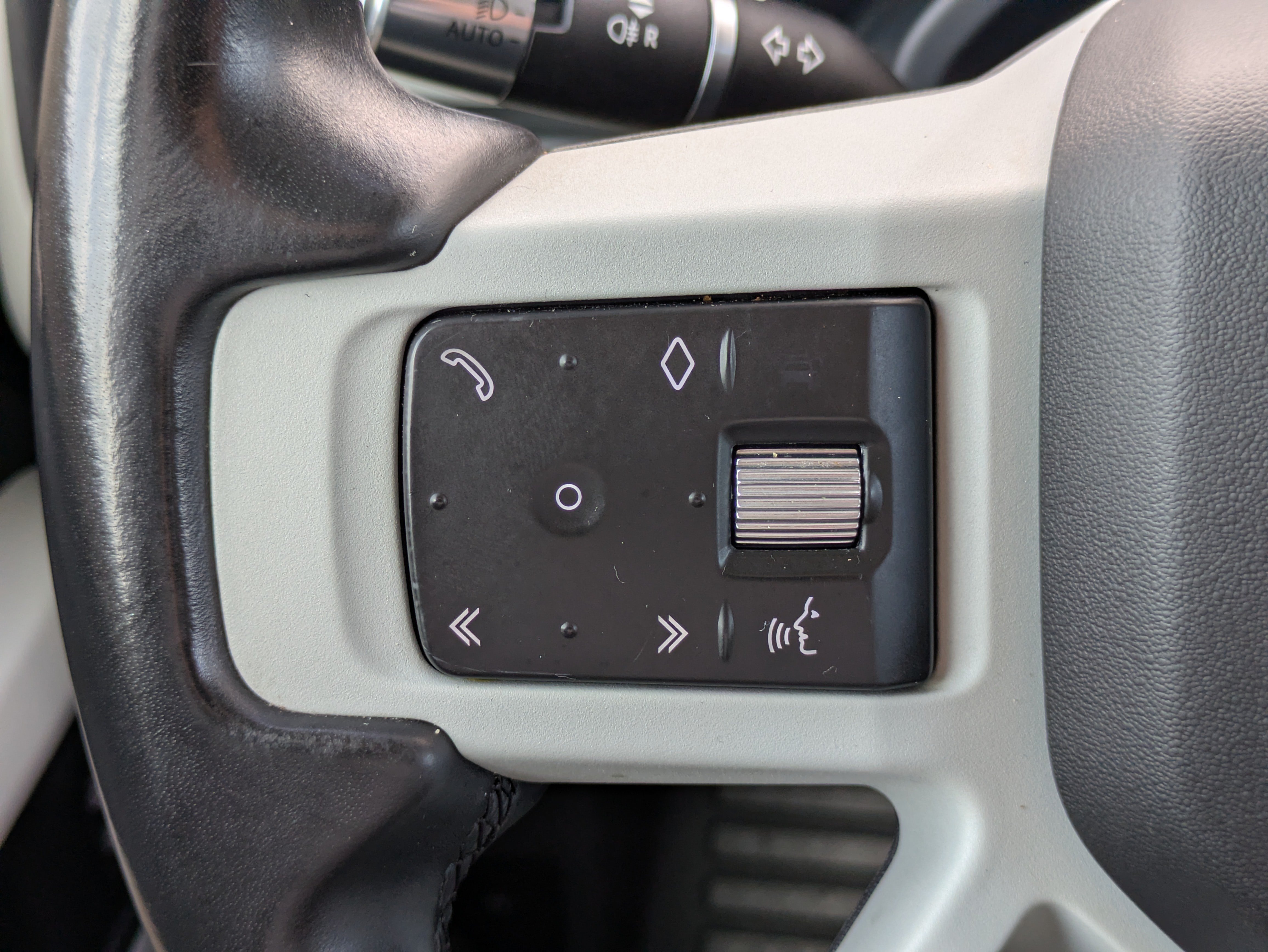 Used 2022 Land Rover Defender 110 SE AWD/4WD image 25