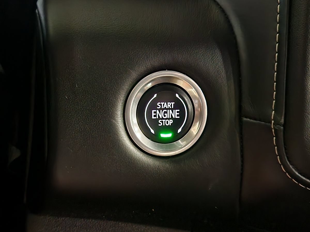 Used 2023 GMC Yukon Denali Ultimate AWD/4WD image 42