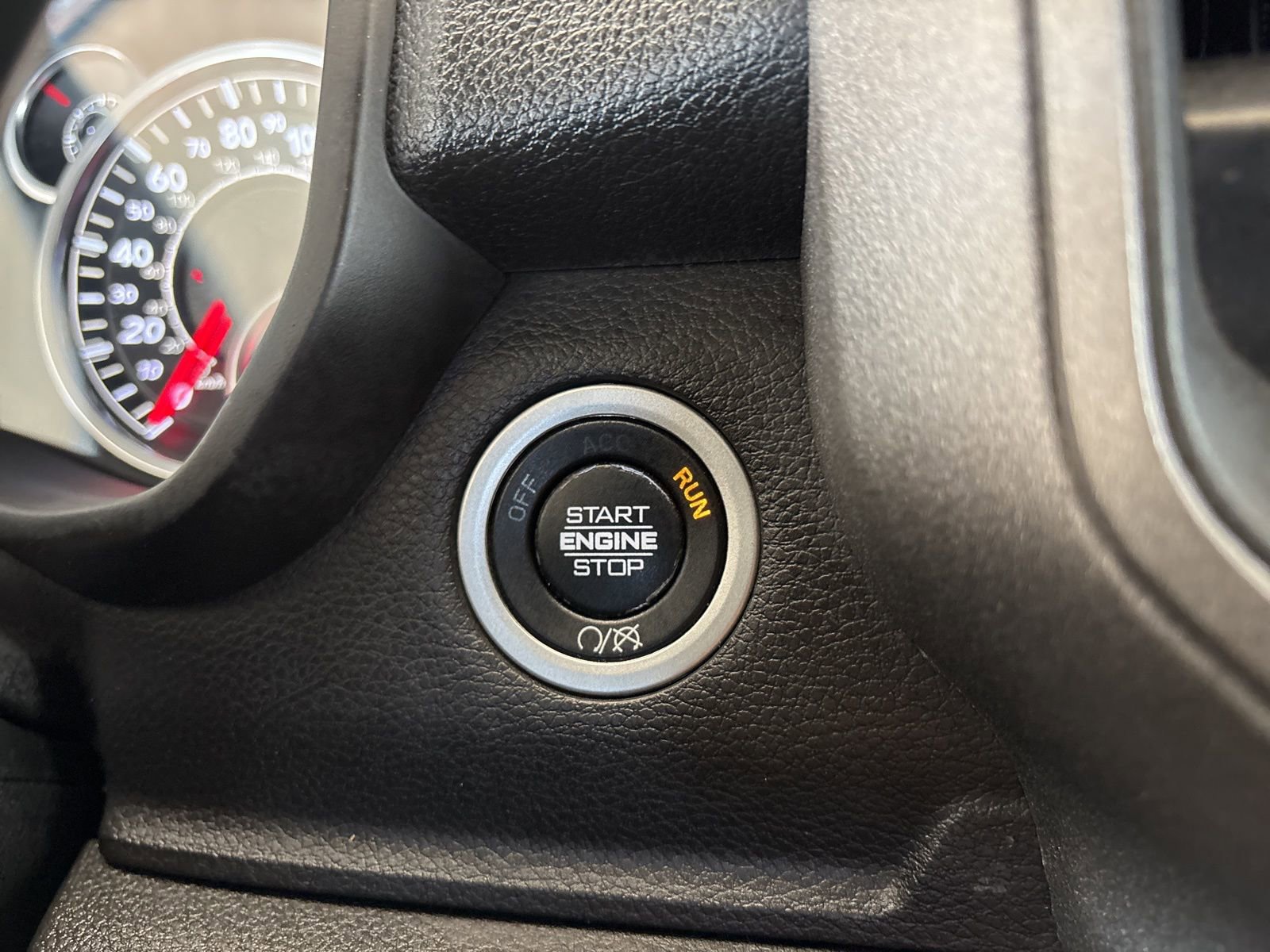 Used 2024 RAM 2500 Tradesman w/ Chrome Appearance Group image 23