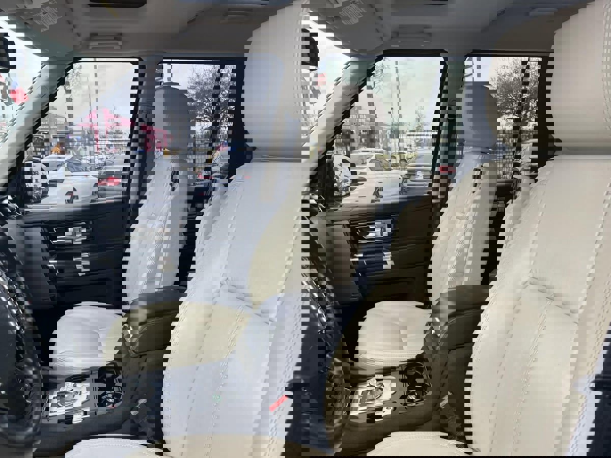 Used 2015 Land Rover LR4 HSE LUX image 25