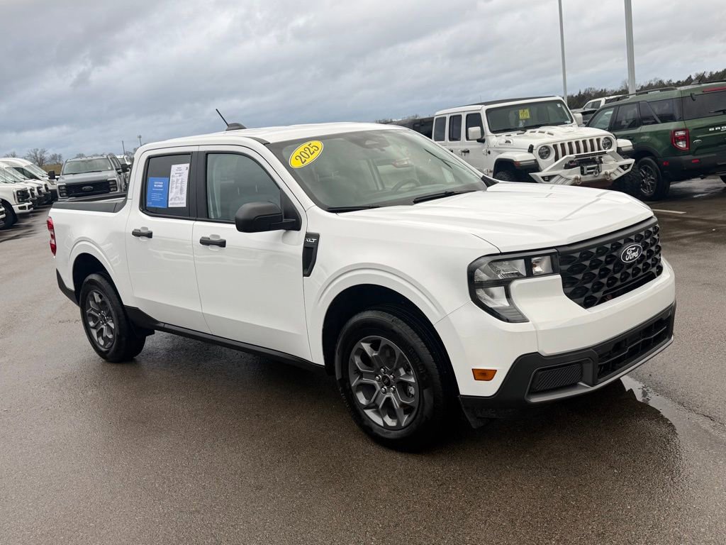 Used 2025 Ford Maverick XLT image 2