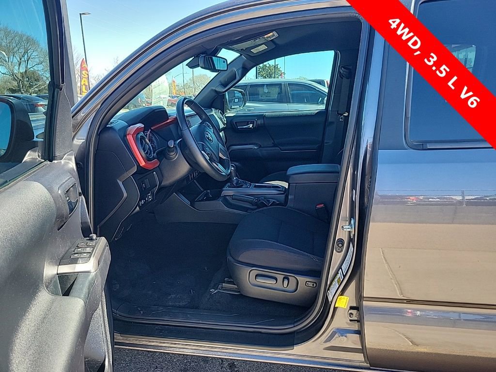 Used 2020 Toyota Tacoma TRD Sport image 10