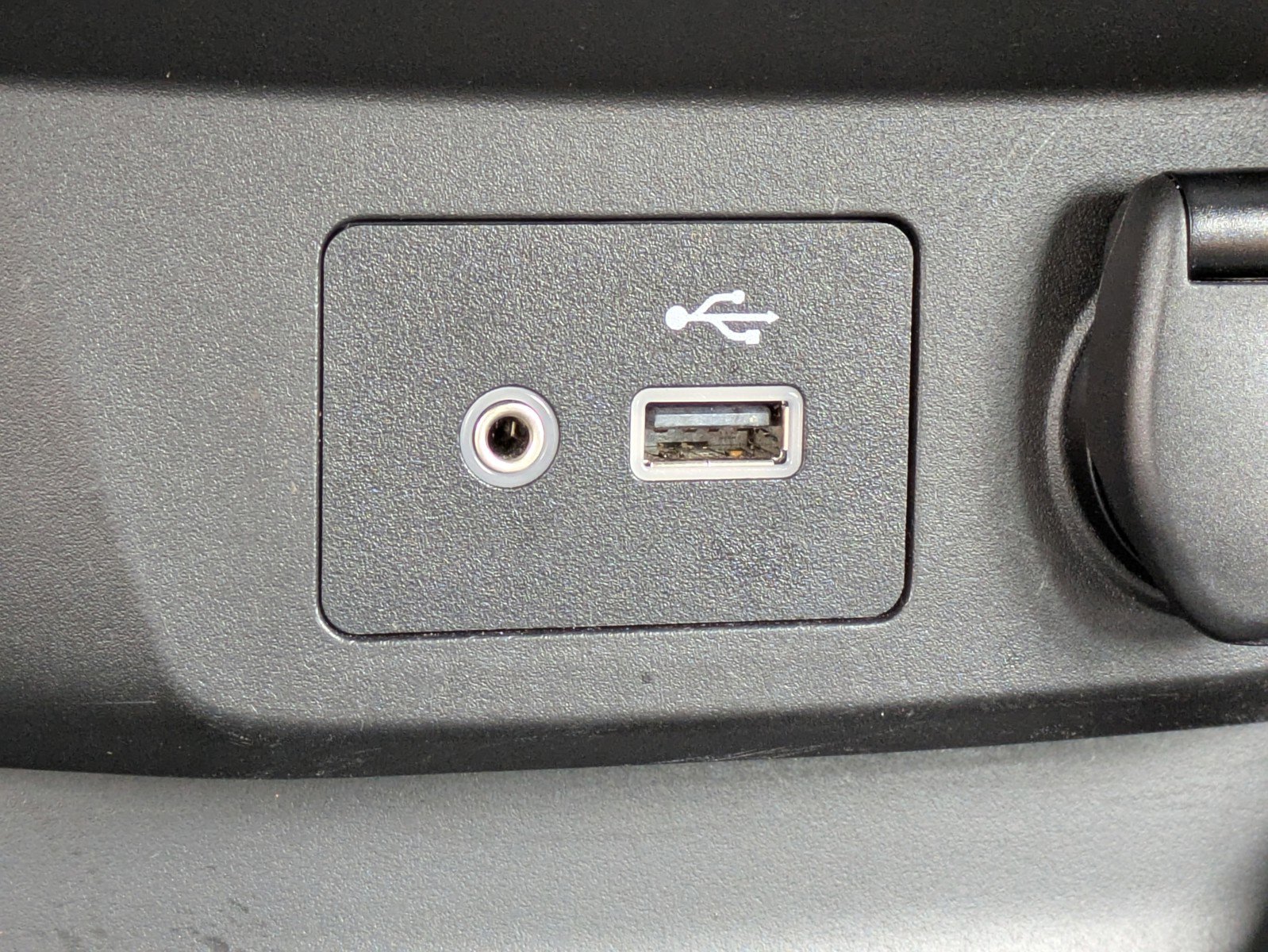 Used 2019 Nissan Rogue S image 22