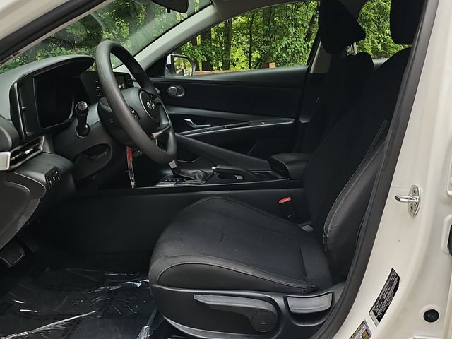 Used 2023 Hyundai Elantra SE FWD image 9