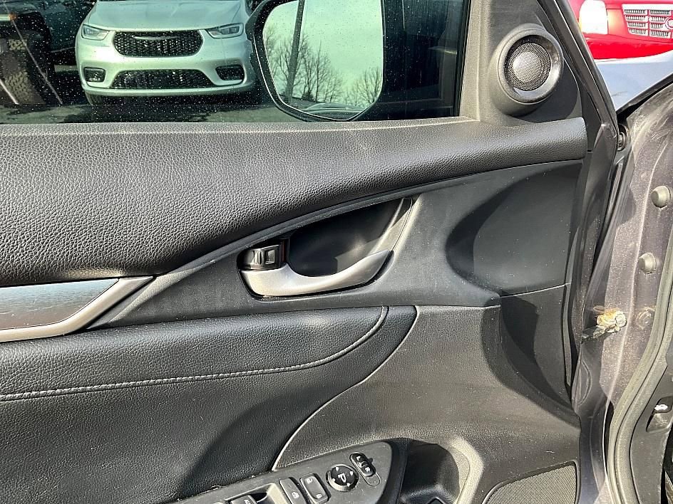 Used 2017 Honda Civic Touring image 12