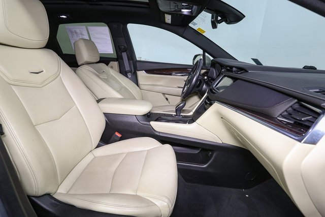 Used 2017 Cadillac XT5 Luxury w/ Driver Awareness Package image 16