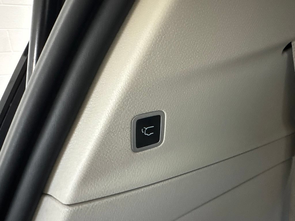 Used 2021 Chrysler Pacifica Touring-L FWD image 8