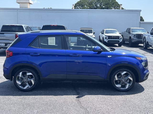 Used 2021 Hyundai Venue SEL FWD image 2