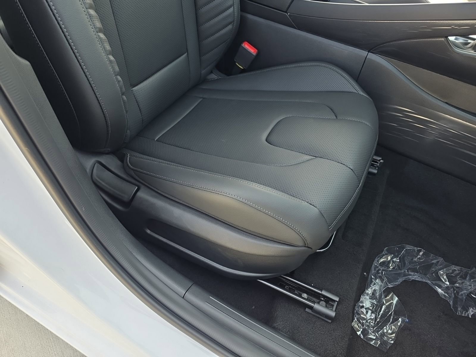 New 2025 Hyundai Elantra Limited image 32