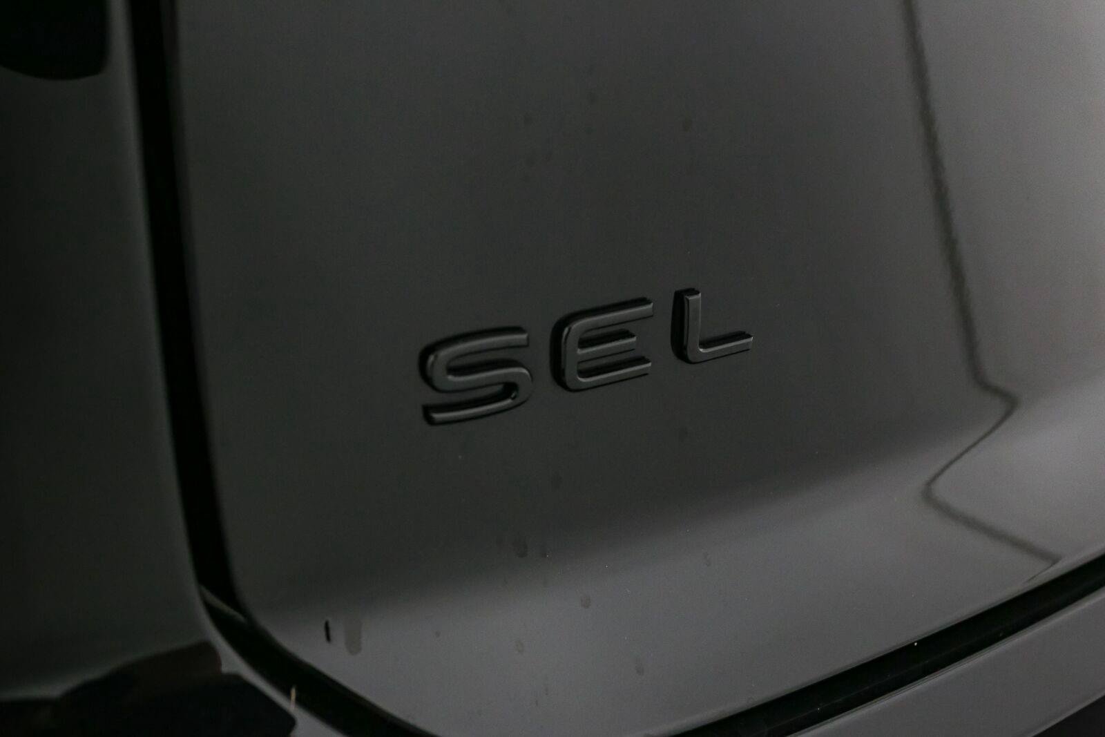 Certified 2026 Volkswagen Atlas Cross Sport SEL R-Line AWD/4WD image 13