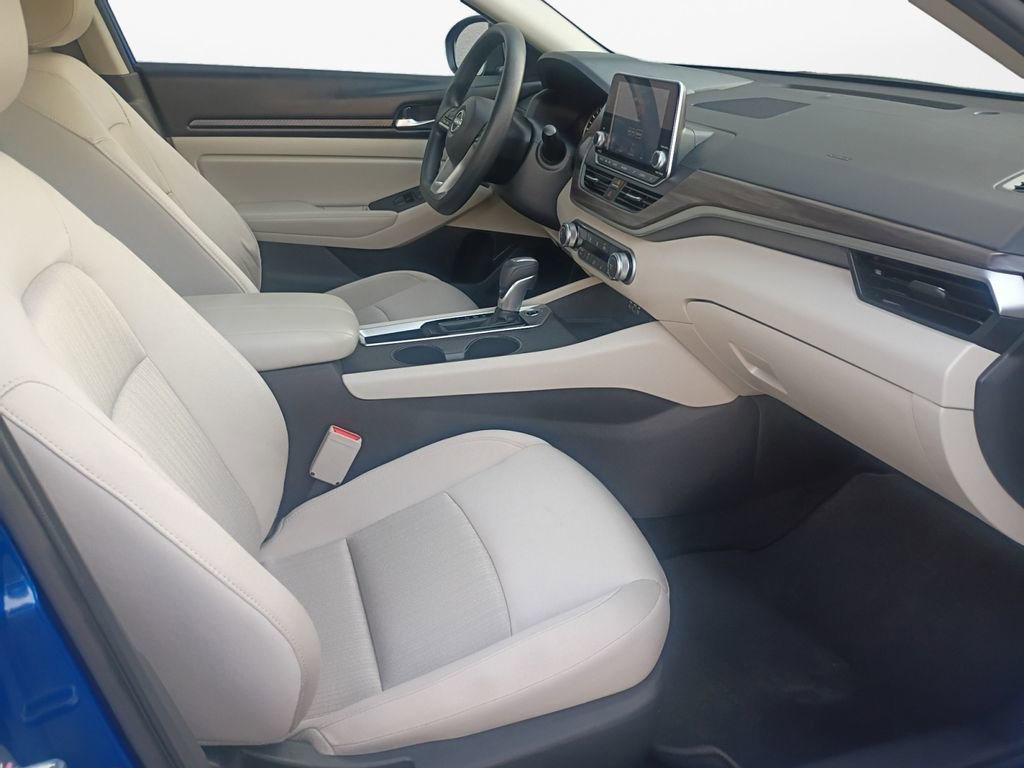 Used 2025 Nissan Altima 2.5 SV FWD image 24