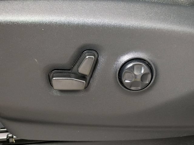 Used 2022 Chrysler Pacifica Touring-L w/ Uconnect Theater Family Group FWD image 13