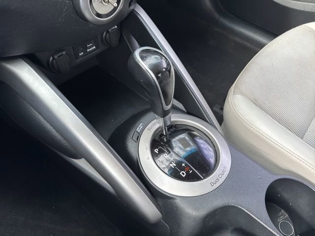Used 2013 Hyundai Veloster w/ Style Pkg image 19