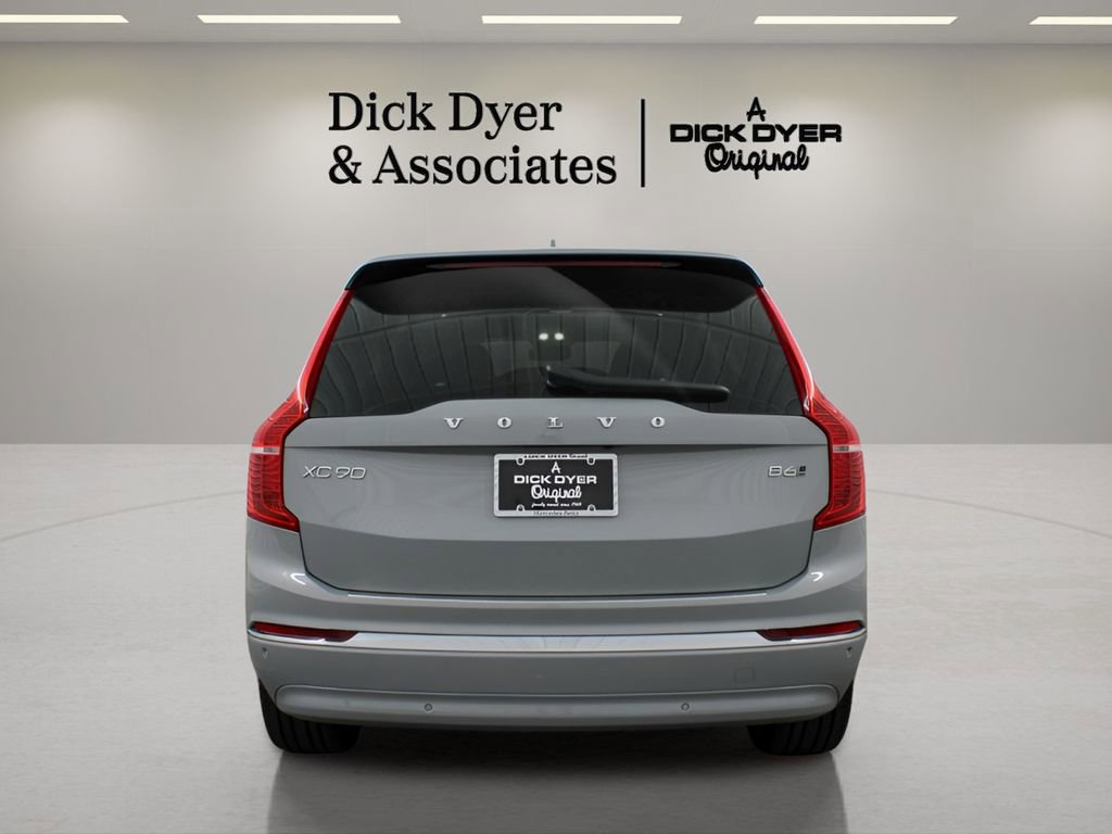 Certified 2025 Volvo XC90 B6 Plus image 3