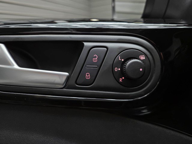 Used 2014 Volkswagen Beetle R-Line FWD image 30