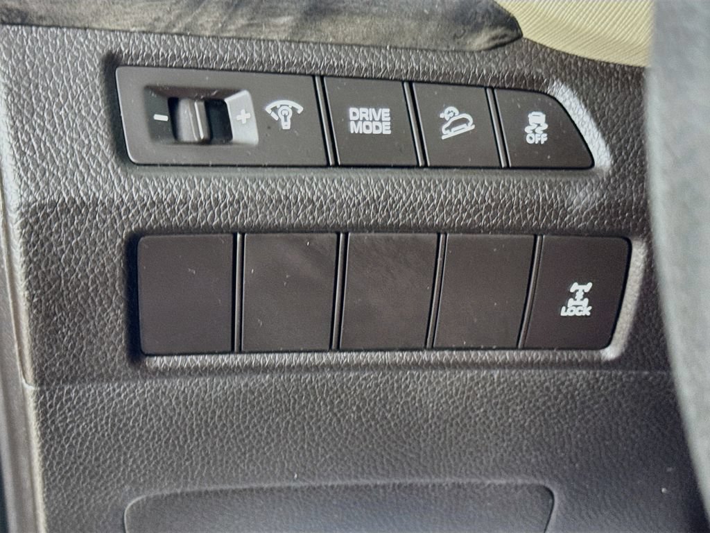 Used 2018 Hyundai Santa Fe SE AWD/4WD image 10