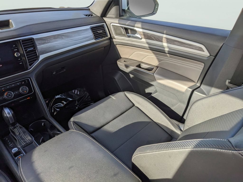 Certified 2023 Volkswagen Atlas Cross Sport SE w/ Panoramic Sunroof Package FWD image 15