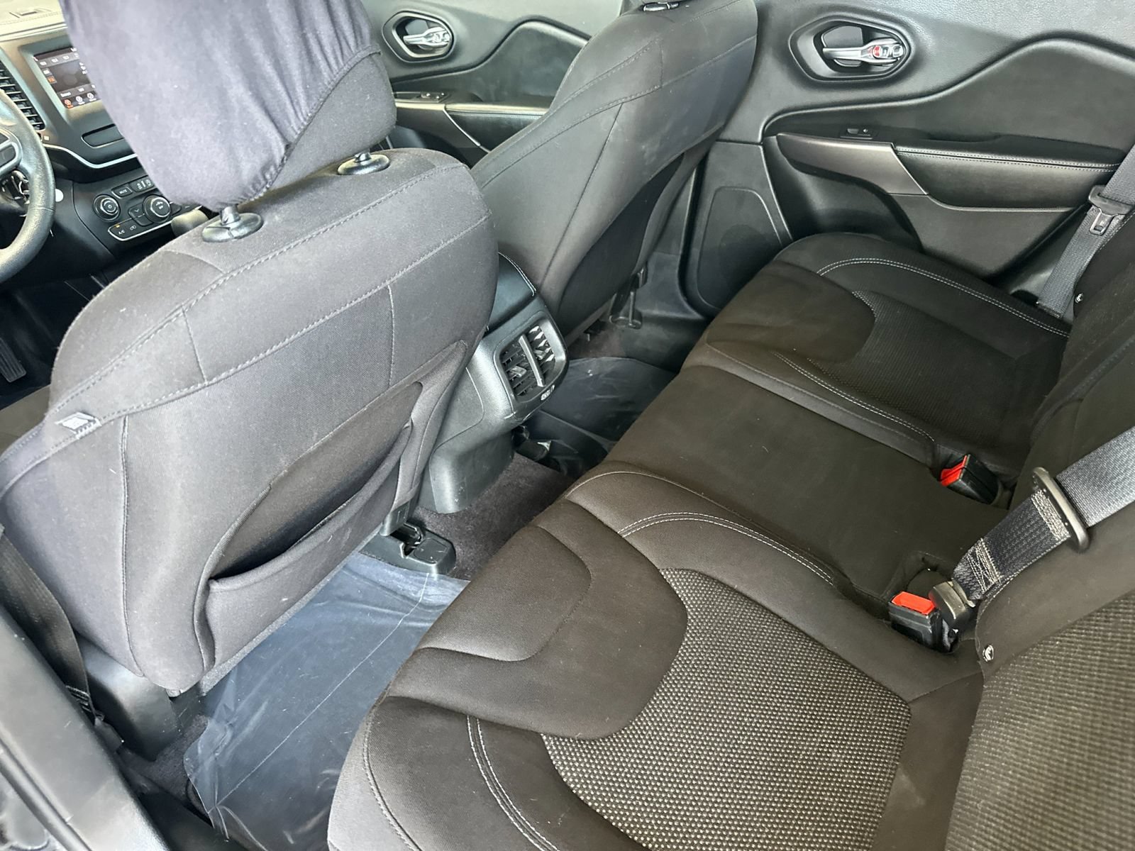 Used 2019 Jeep Cherokee Latitude w/ Popular Appearance Group AWD/4WD image 9