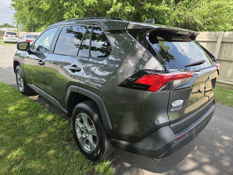 Used 2022 Toyota RAV4 LE AWD/4WD image 5