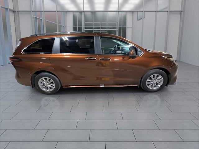 Certified 2023 Toyota Sienna XLE w/ XLE Plus Package image 9