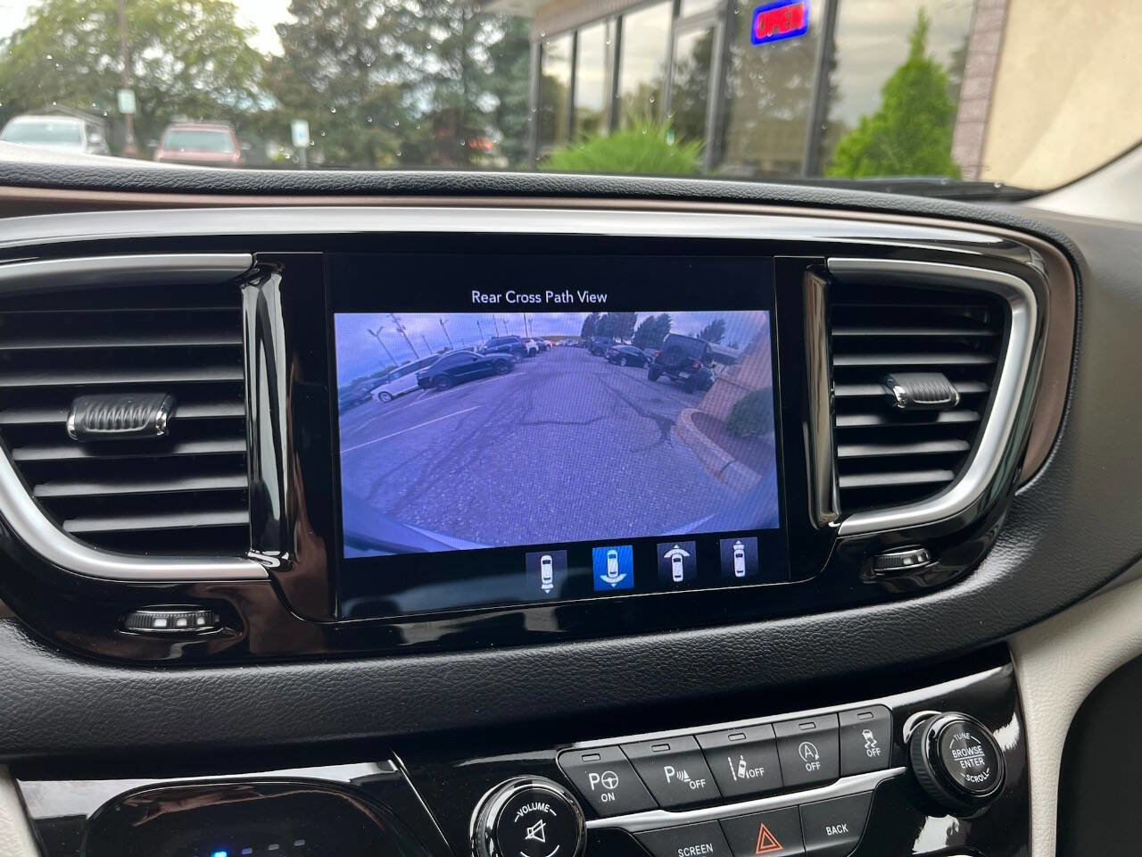 Used 2017 Chrysler Pacifica Touring-L Plus w/ Advanced Safetytec Group image 33