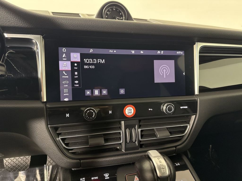 Certified 2023 Porsche Macan S image 28
