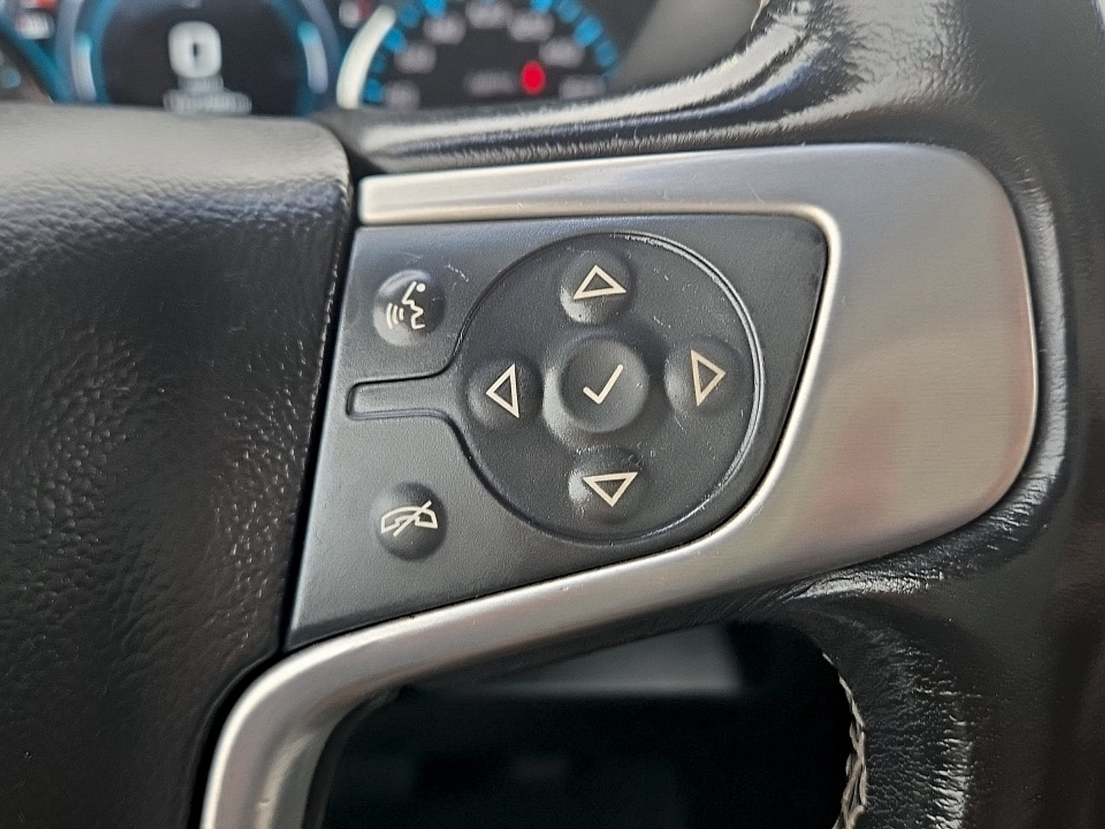 Used 2019 GMC Yukon SLT w/ Graphite Performance Edition AWD/4WD image 14