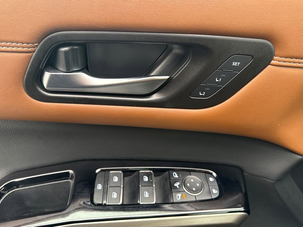 Used 2024 Nissan Pathfinder Platinum w/ Cargo Package image 22