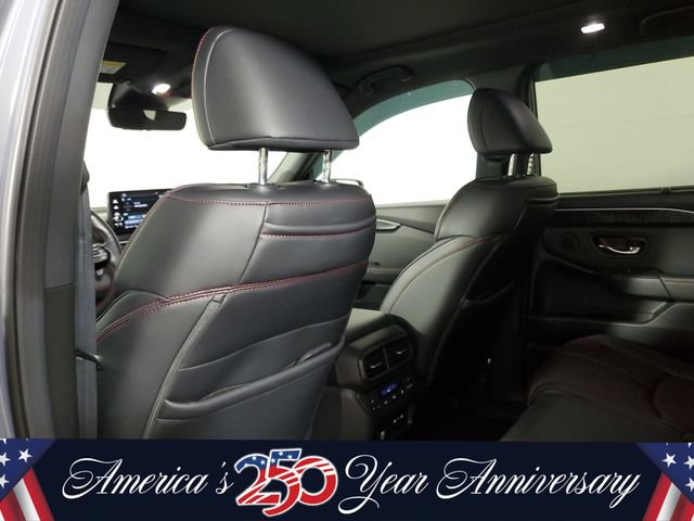Used 2025 Honda Pilot Black Edition image 12