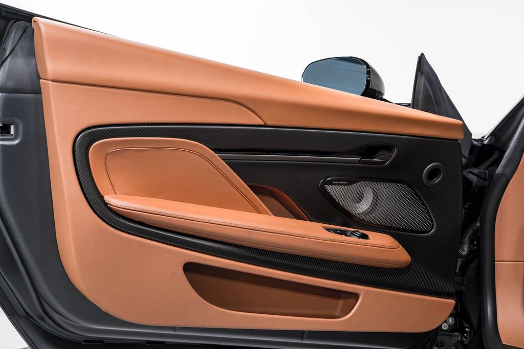 Used 2025 Aston Martin Vanquish image 9